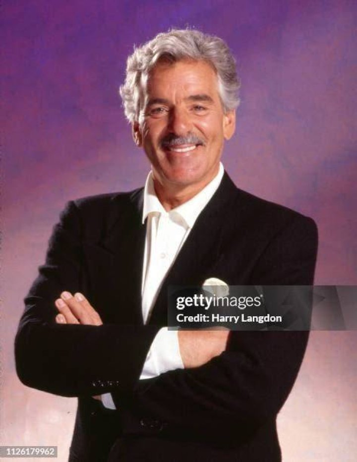 1995 actor Dennis Farina poses for a portrait in Los Angeles, California. | Photo: Getty Images