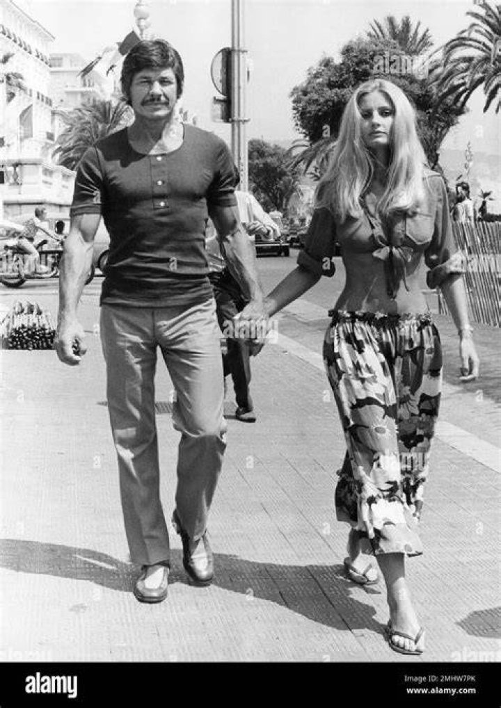 Actor Charles Bronson and wife Kim Weeks arrive at The Carousel of Hope Ball benefiting The Barbara Davis Center for Childhood Diabetes October 28, 2000 at the Beverly Hills Hilton in Beverly Hills. | Source: Getty Images
