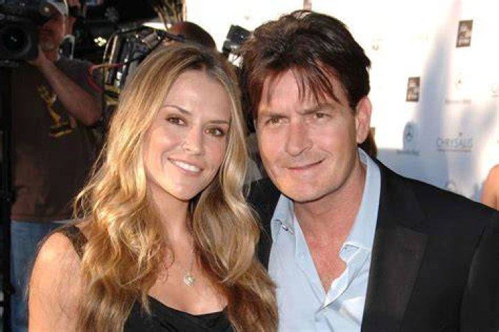 Actor Charlie Sheen, Brooke Mueller, sons Max Sheen and son Bob Sheen celebrate Charlie Sheen's his birthday with family at Buca di Beppo on September 3, 2011 | Source: Getty Images
