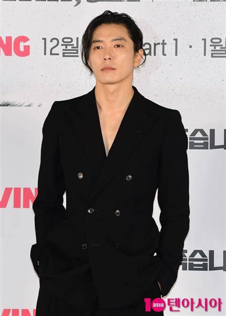 Actor Kim Jae Wook's Official ID Photo Resurfaced Online and Now It's Going Viral Koreaboo