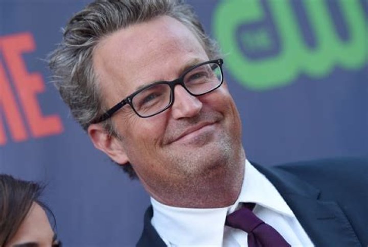 Actor Matthew Perry arrives at the Los Angeles premiere of 17 Again at the Grauman's Chinese Theater in Hollywood, California, April 14, 2009. AFP PHOTO / GABRIEL BOUYS | Source: Getty Images)