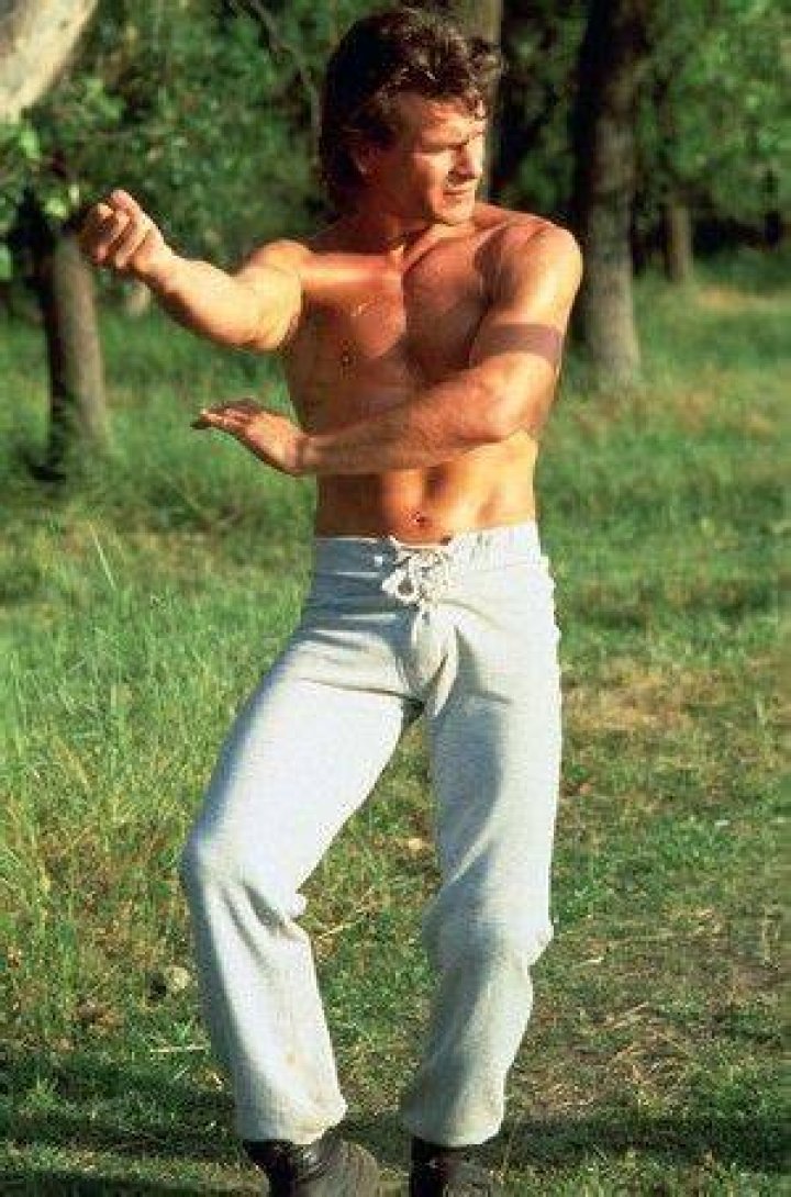 Actor Patrick Swayze poses backstage during the 2003 IFP Independent Spirit Awards on March 22, 2003 | Source: Getty Images