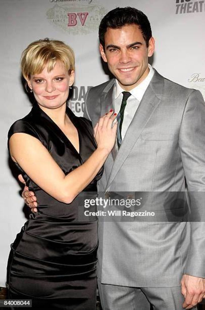 Actors Martha Plimpton and Matthew Perry at the Limelight in New York City, circa 1988. | Source: Getty Images