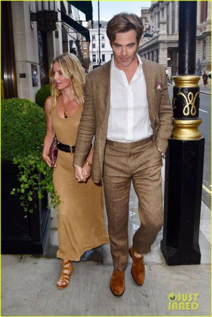 Annabelle Wallis and Chris Pine are pictured as the arrive at 'Laperouse' restaurant in Paris | Source: Getty Images
