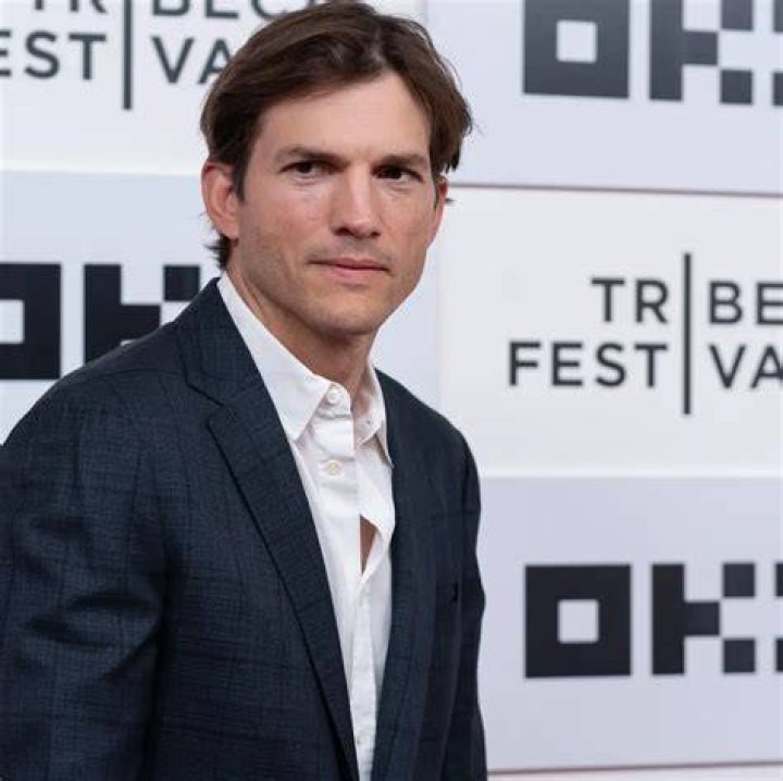 Ashton Kutcher Wiki, Bio, Age, Height, Weight, Wife, Net Worth, Career, Facts Starsgab