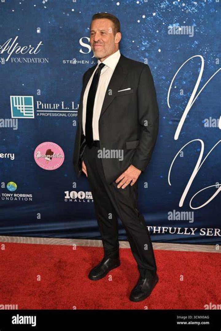 BEVERLY HILLS, CA - SEPTEMBER 13: Actor Matthew Perry attends the world premiere of the Universal Feature "Wimbledon" at the Academy of Motion Pictures Arts and Sciences on September 13, 2004 in Los Angeles, California. | Source: Getty Images