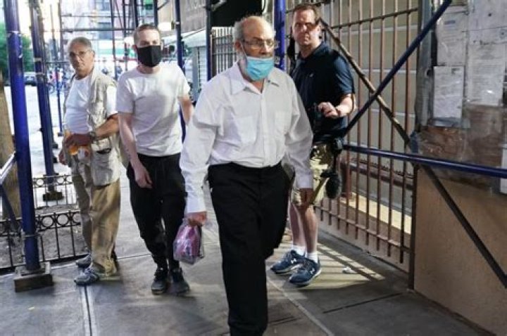 Bodega worker Jose Alba (right) was physically attacked by a customer before pulling out a knife and fatally stabbing the man. Charges against Alba are now being dropped