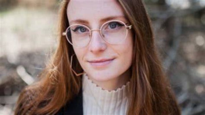 Charlotte Bennett, 25