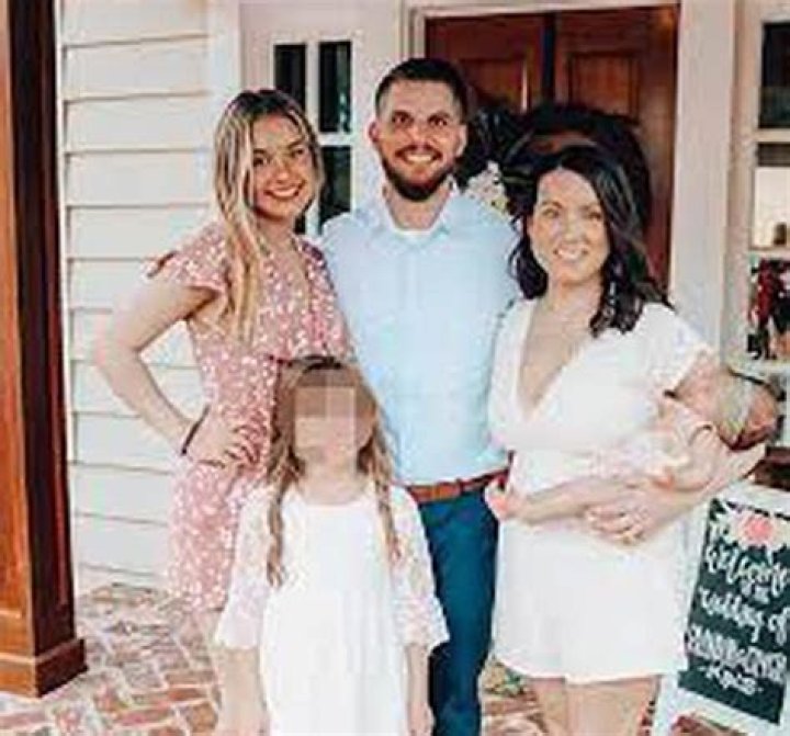Crysta Abelseth and her husband Brandon with her 3 daughters