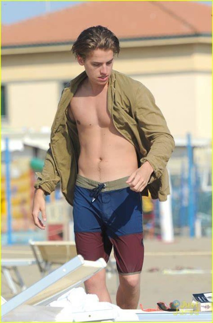 Dylan Cole Sprouse Beach Hot Sex Picture