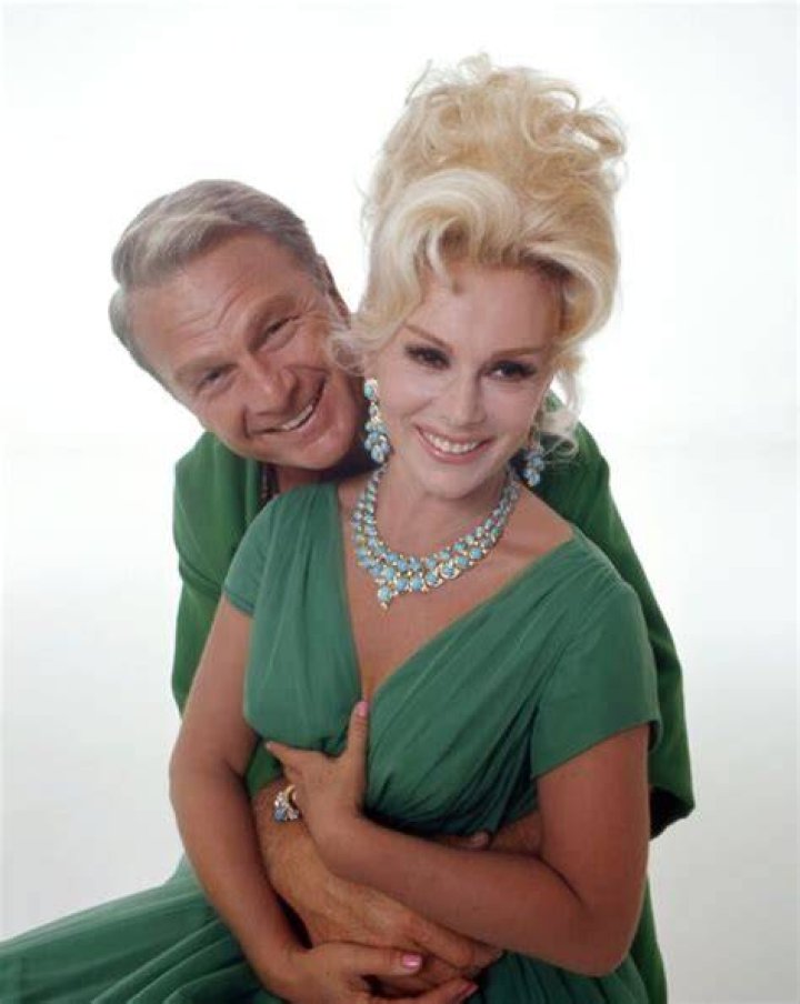 Eddie Albert and Eva Gabor from the television comedy "Green Acres" in 1969. | Source: Wikimedia Commons.
