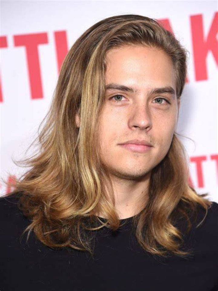 Former Disney star Dylan Sprouse naked selfie leaks, twin Cole has the best reaction ever