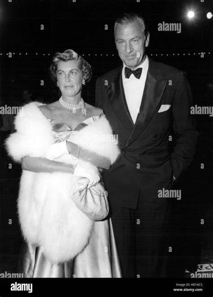 Gary Cooper and Veronica Balfe in circa 1933. | Photo: Getty Images