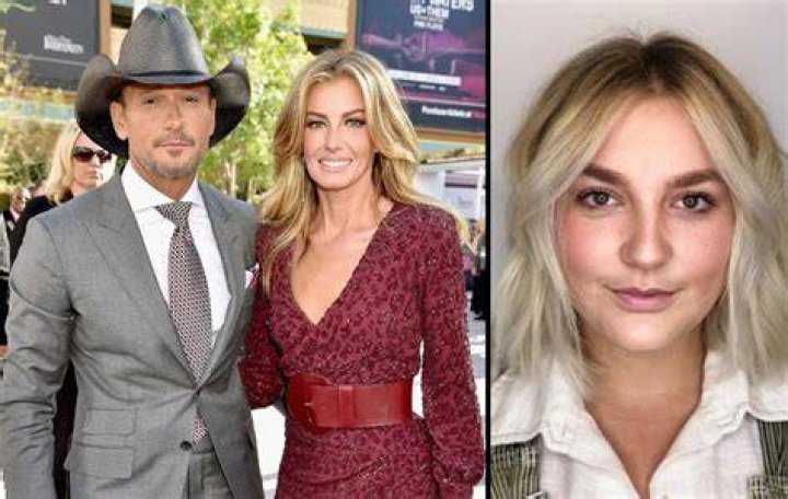 Gracie McGraw, Faith Hill, Tim McGraw, Audrey McGraw and Maggie McGraw in New York City on April 21, 2015 | Source: Getty Images