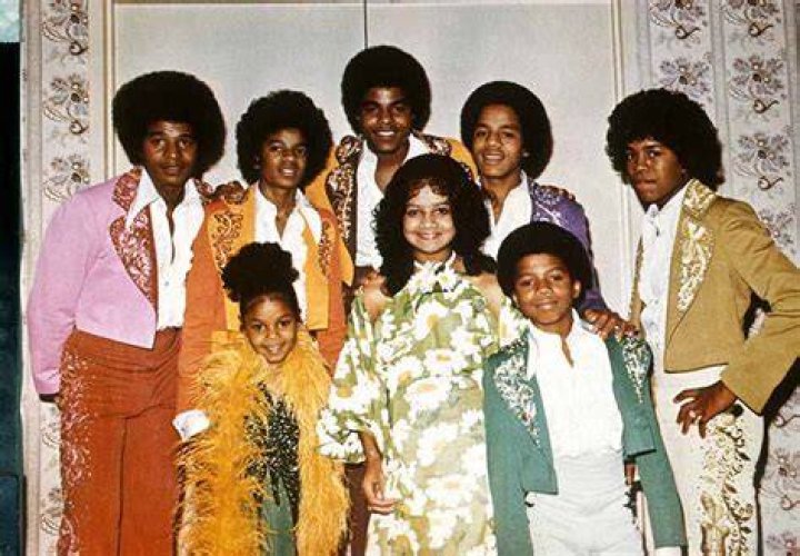 Janet, Randy, Jackie, Michael, Tito, Marlon, LaToya and Rebbie Jackson, circa 1977 | Source: Getty Images