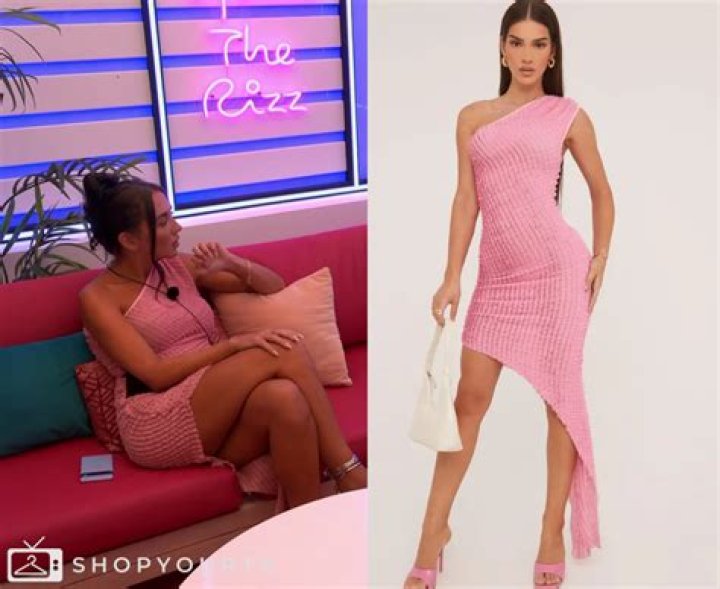 Jess Caroline wearing a pink tank top and sitting on her couch on '90 Day Diaries' Season 3.