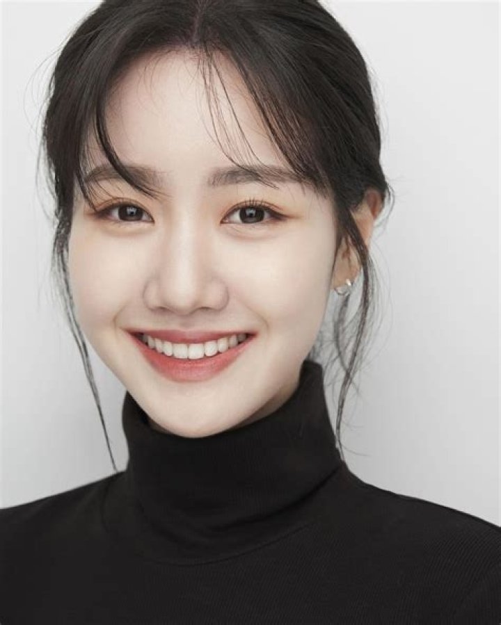 Jin Ji Hee Names &ldquo;Reply 1988&rdquo; Actor as Ideal Type in First Fashion Pictorial Soompi