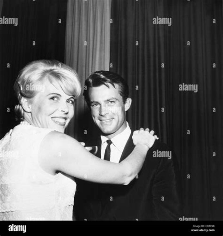 Joan Kenlay's Age, Net Worth, Children, Height, Robert Conrad's Exwife