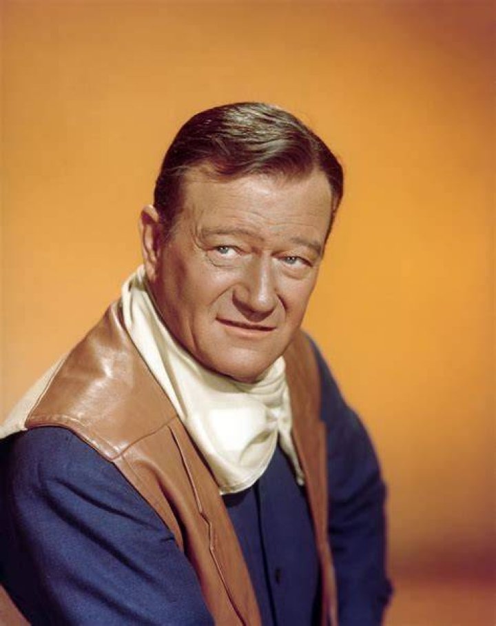 John Wayne, motion picture actor, and his bride, the former Miss Josephine Saenz, daughter of Dr. Jose Saenz, Panamanian Counsul in Los Angeles,| Source: Getty Images