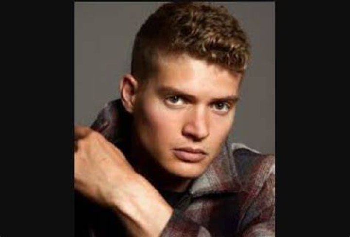 Josha Stradowski Bio, Age, Height, Girlfriend, Net Worth