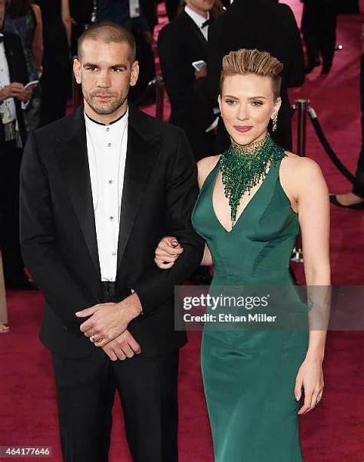 Journalist Romain Dauriac (L) and actress Scarlett Johansson, both wearing TOM FORD, attend the TOM FORD Autumn/Winter 2015 Womenswear Collection Presentation at Milk Studios in Los Angeles on February 20, 2015. Source | Getty Images
