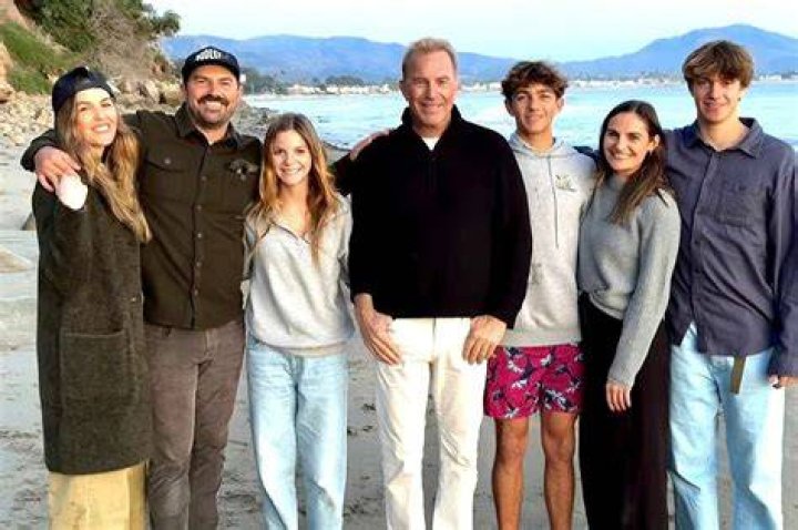Kevin Costner with family members during the 3M Celebrity Challenge on February 9, 2011, in Pebble Beach, California | Source: Getty Images