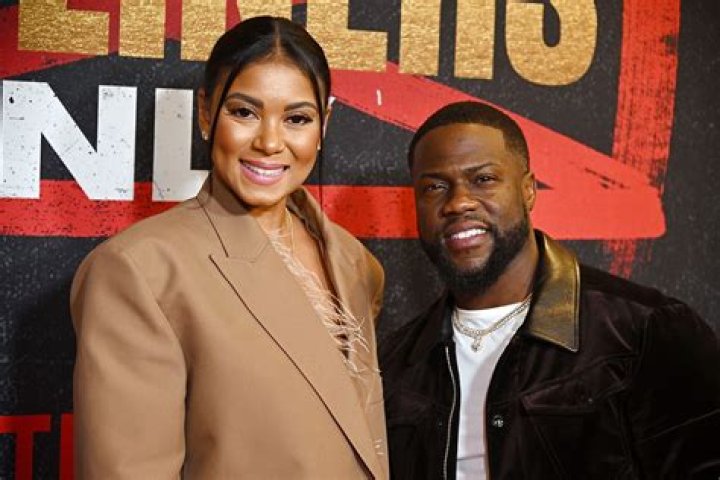 Kevin Hart and Eniko Parrish at a basketball game at Staples Center on January 22, 2018. | Photo: Getty Images