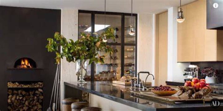 Kitchen area of Jennifer Aniston and Justin Theroux's LA home. | Photo: YouTube/Architectural Digest