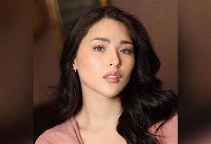 Kylie Padilla *Calmly* Responds To A Rude Basher Who Called Her A &lsquo;Banong Starlet&rsquo;