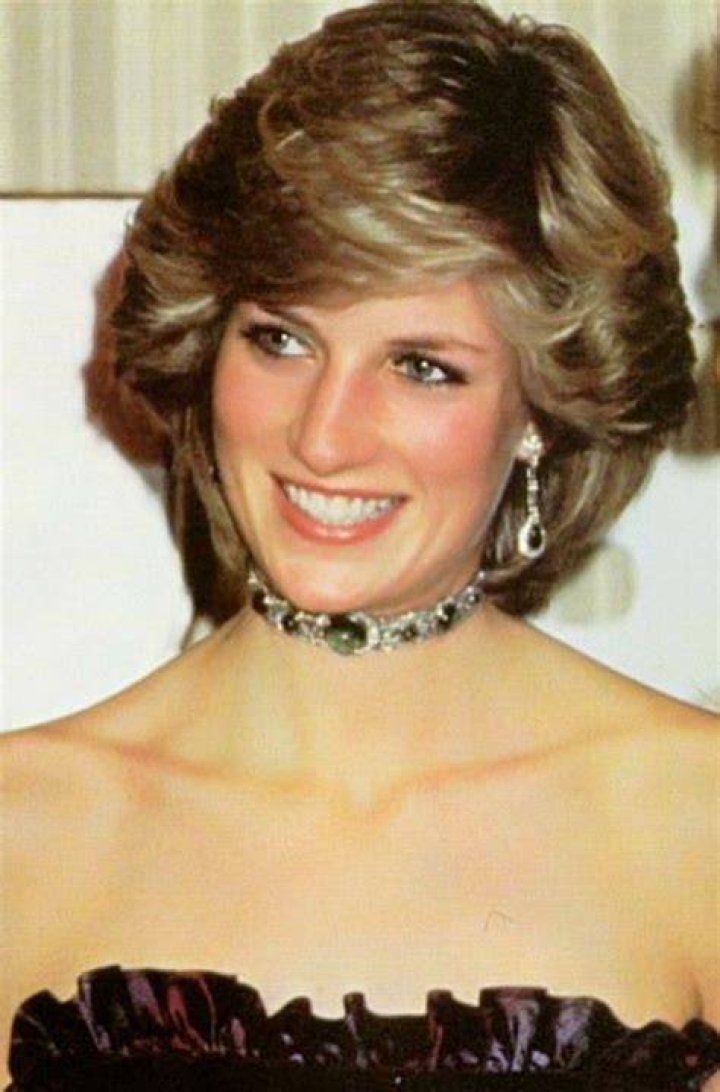 Lady Diana Spencer who is engaged to Prince Charles is hounded by the media at her flat in Coleherne Court in November 1980 | Source: Getty Images