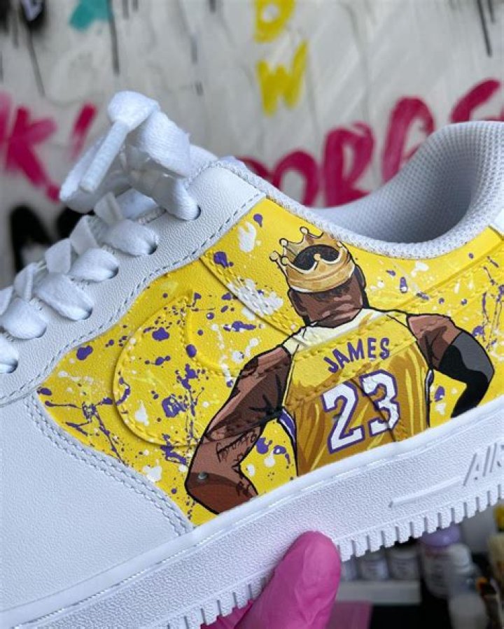 LeBron James received a custom chain and pendant in recognition of becoming top scorer