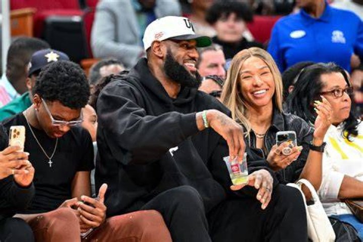 LeBron James&rsquo; Post To Savannah Seemingly Responds To Cheating Rumors From 'RHOA' Star Drew