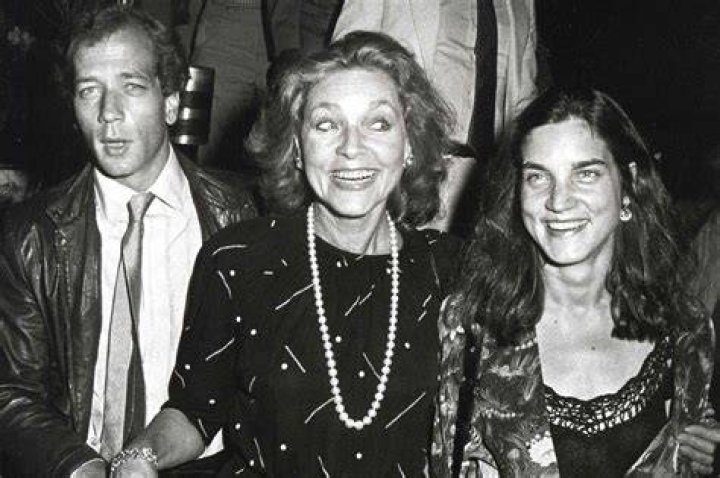 Leslie Bogart, Stephen Bogart and Lauren Bacall at the Humphrey Bogart Stamp Unveiling Ceremony on July 31, 1997, in California. | Source: Getty Images