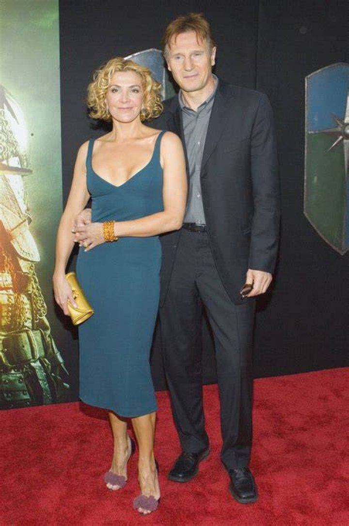 Liam Neeson and wife Natasha Richardson arriving at the world premiere of Miramax's "Iris" after-party atFred's in New York City in February 2001 | Source: Getty Images