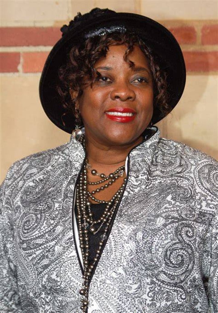 Loretta Devine in the scene of a movie. | Photo: Classic Trailers