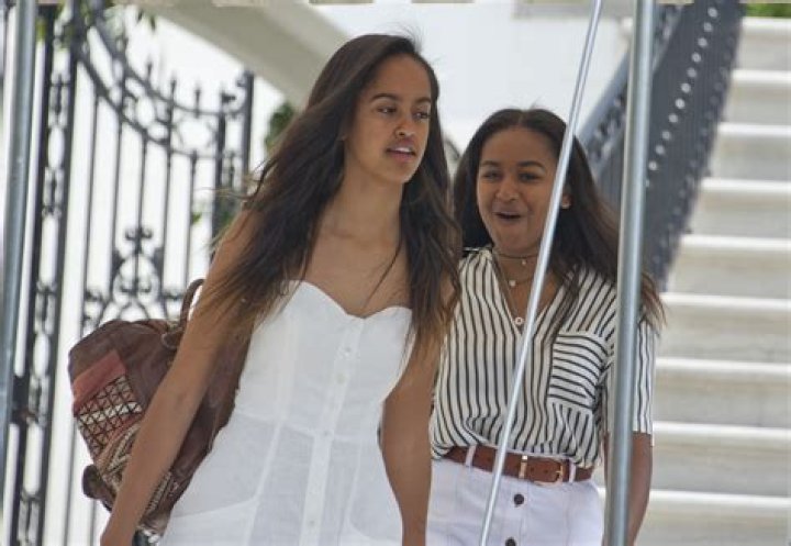 Malia and Sasha Obama depart from the White House on August 6, 2016, in Washington, DC. | Source: Getty Images