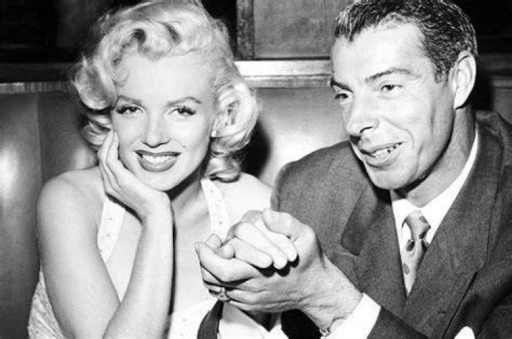 Marilyn Monroe and Joe DiMaggio sharing a kiss after their wedding ceremony in California on January 14, 1954 | Source: Getty Images