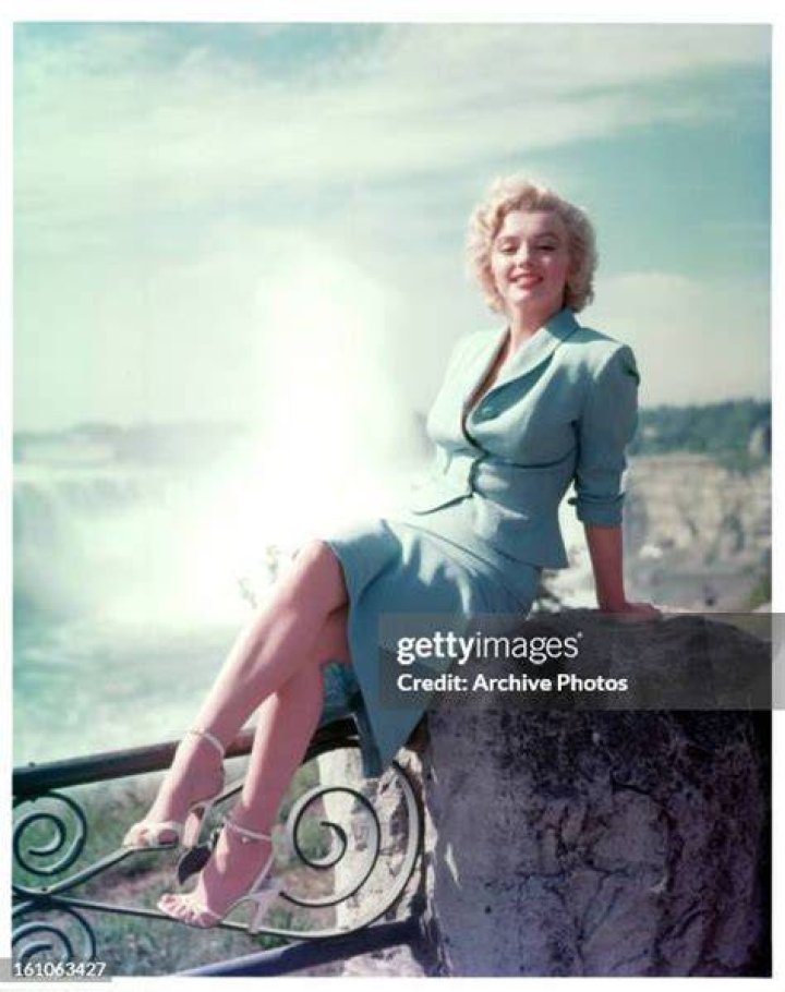 Marilyn Monroe posing for a photograph | Source: Getty Images