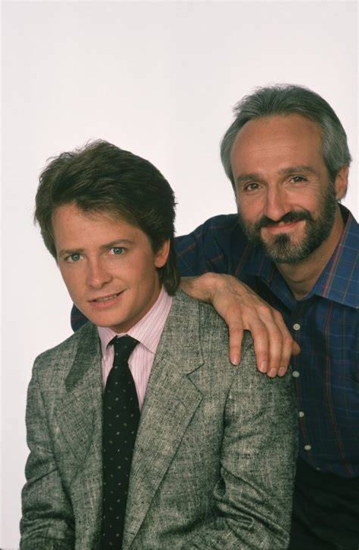 Michael J. Fox, Michael Gross, Meredith Baxter, Tina Yothers, Justine Bateman in "Family Ties" season 3. | Photo: GettyImages