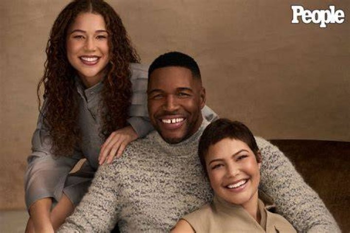 Michael Strahan (C), Sophia Strahan, & Isabella Strahan at the Nickelodeon Kids' Choice Sports on July 19, 2018 in California | Photo: Getty Images