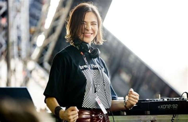 Nina Kraviz Wiki, Age, Height, Partner, Net Worth &raquo; CelebsExplore