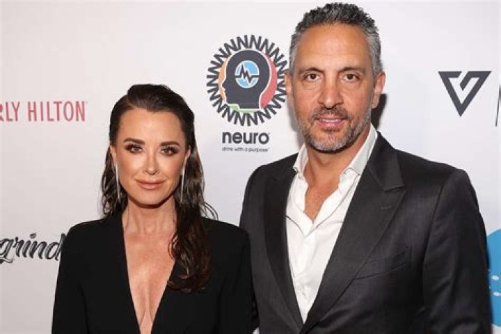 rhobh mauricio umansky and kyle richards celebrate thanskgiving amid separation