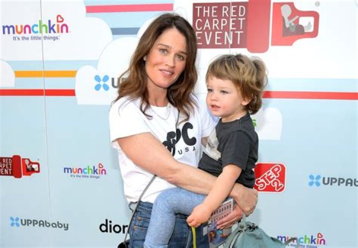 Robin Tunney Age, Husband, Children, Accident, Instagram, Net worth Dong Hung Secondary School