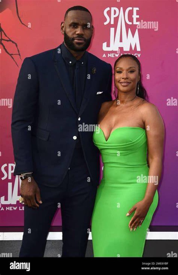 Savannah Brinson and Basketball Player Lebron James attend the Sports Illustrated Sportsperson of the Year Ceremony 2016 at Barclays Center of Brooklyn | Photo: Getty Images