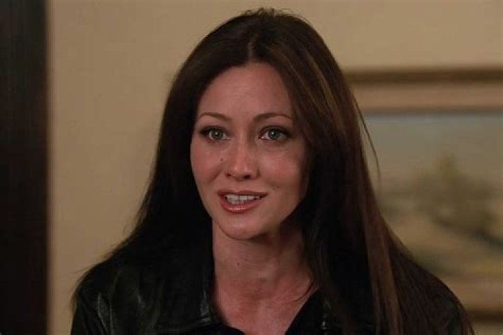 Shannen Doherty on an episode of "The Kelly Clarkson Show" in 2021 | Source: Getty Images