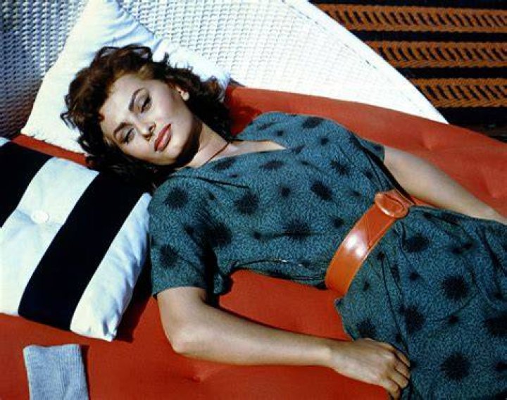 Sophia Loren lying on a bed at the Clinica della Maternita with her newborn son Carlo Junior in Geneva, on January 4, 1969. | Source: Sergio Del Grande/Mondadori/Getty Images