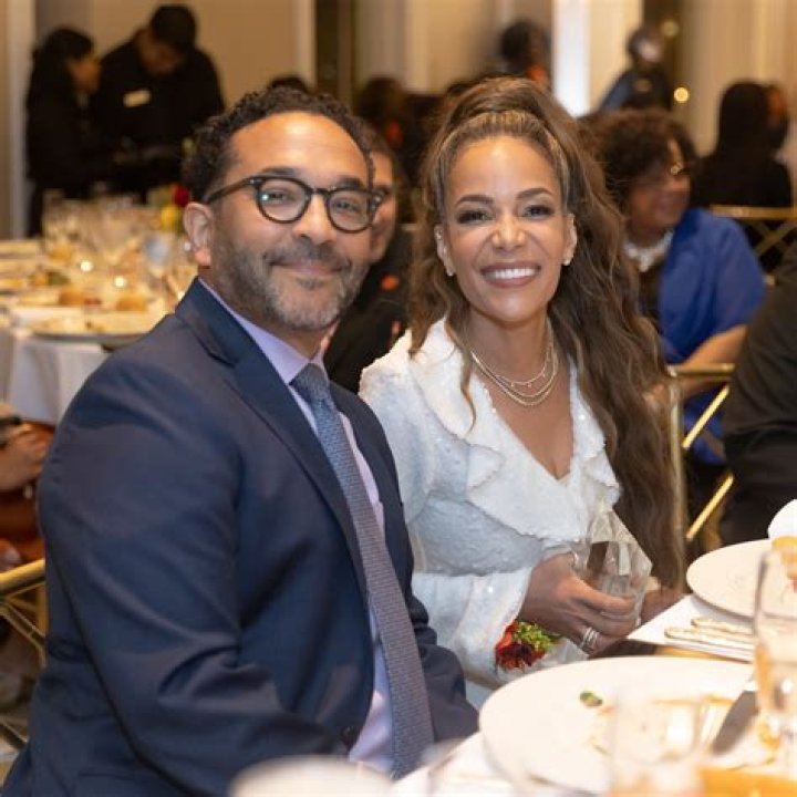 Sunny Hostin Breast Reduction: Has She Done Cosmetic Surgery? Before And After Photo Sunny hostin husband