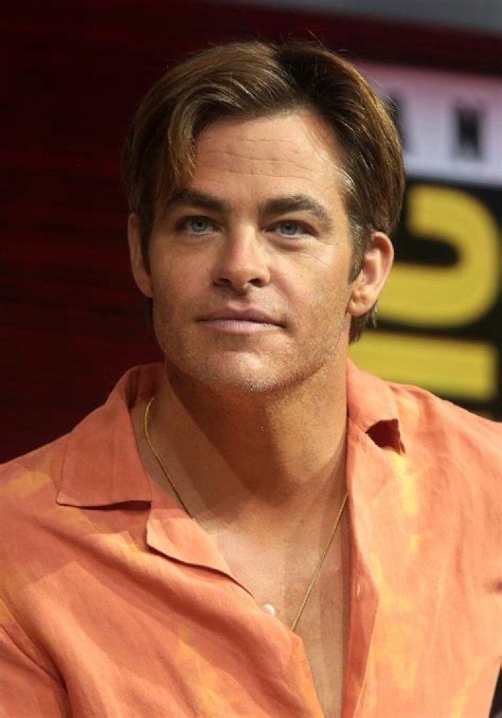 Taking it easy:&nbsp;Chris Pine was seen going barefoot while taking a walk near his home in Los Angeles on Sunday afternoon