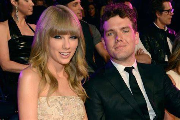 Taylor & Austin Swift from Stars' Sexy Siblings E! News