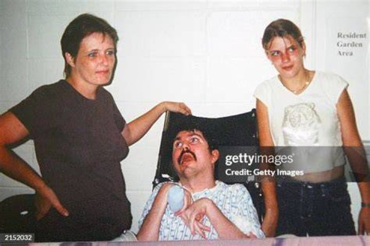 Terry Wallis with his wife Sandra and daughter Amber in Arkansas in 2002 | Source: Getty Images